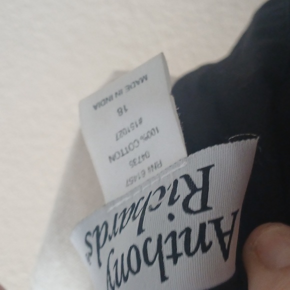 ANTHONY RICHARDS Black Embroidery Floral Pleated Back Button Blouse Size 14/18 - Picture 6 of 8